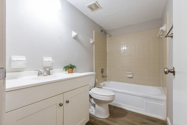 Building Photo - 1956 Nicklaus Dr