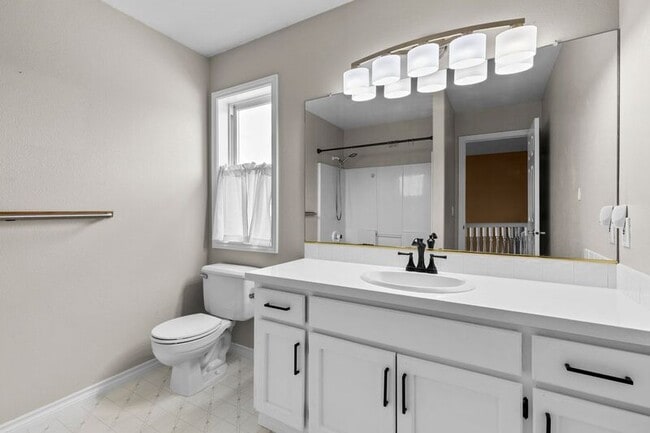 Building Photo - 700 SW 27th Way