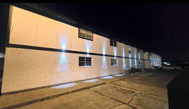 Building Photo - 3613 Euclid St