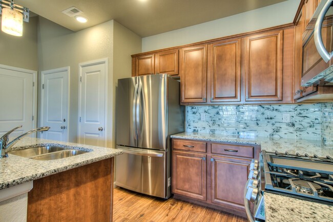 Building Photo - Newer Townhouse in Wolf Ranch, D#20