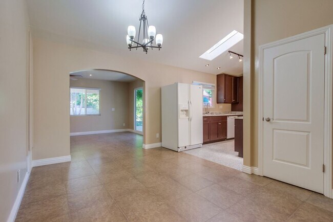 Building Photo - Beautiful 3 Bedroom + Den Home in the Foot...