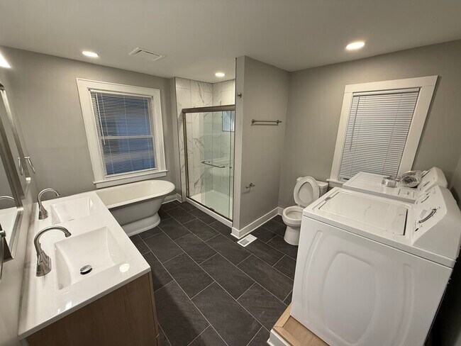 Building Photo - 207 Southwood Ave