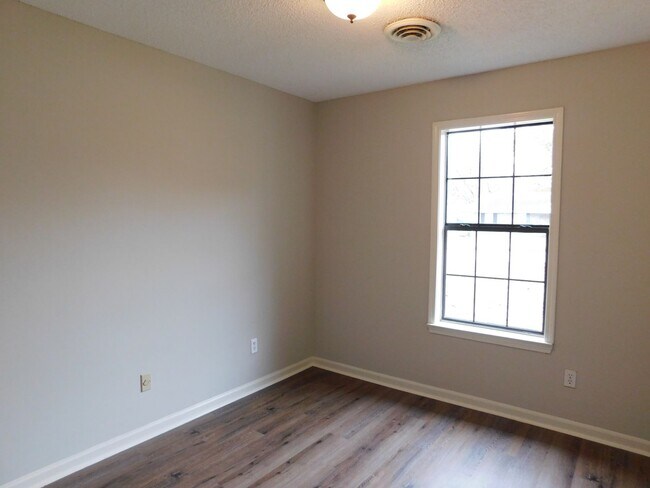 Building Photo - 6630 Gatewood Cir