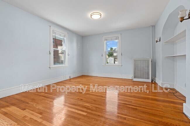 Building Photo - 12 Lowell Pl