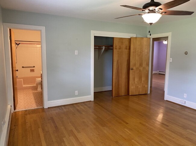 Building Photo - 2304 Lakewood Ln