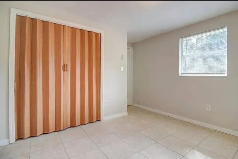 Building Photo - 9311 Loras St