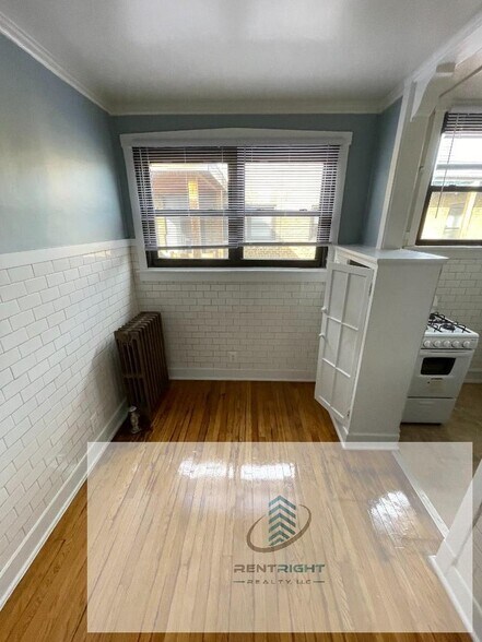 Building Photo - 6364 N Hermitage Ave