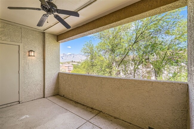 Building Photo - Move-In Special - 2bed/2bath Foothills Rio...