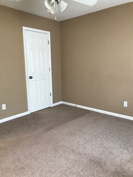 Building Photo - 837 Whitetail Ct