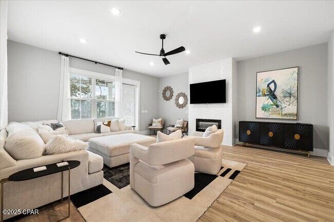 Building Photo - 15 E Queen Palm Dr