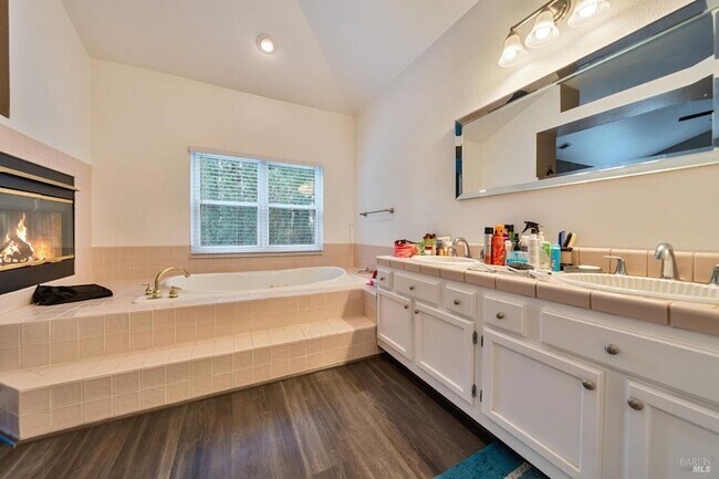Building Photo - 3500 Crownridge Dr