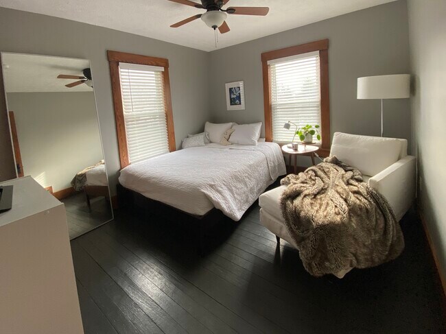 Building Photo - 239 Bachtel St SE