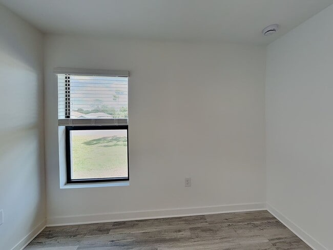 Building Photo - 1217 Clayton Ave