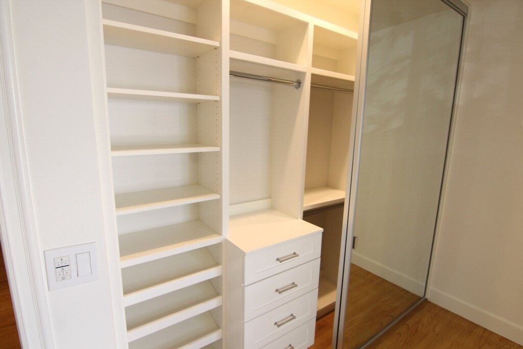 Building Photo - 1523 S Wooster St