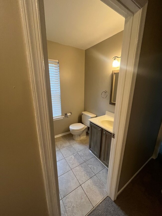 Building Photo - 3 Bd / 2.5 Bth Pennsbury School District Townhome