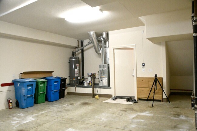 Building Photo - Remodeled 4BR/3BA Home Near Glen Park BART