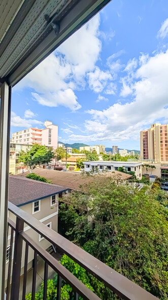 Building Photo - 1415 Victoria St