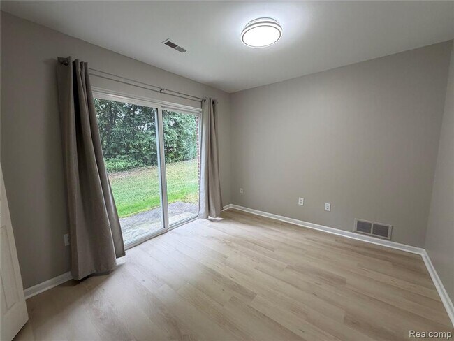 Building Photo - 758 Sandalwood Dr