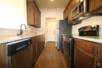 Building Photo - Picture PERFECT 3/2 Duplex Home Coming Soo...