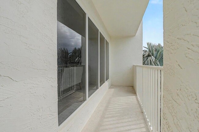 Building Photo - 4301 N Ocean Blvd