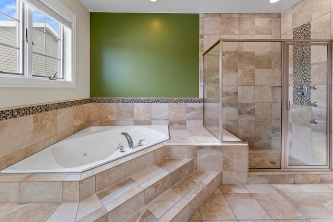 Building Photo - 9743 Oak Park Ave