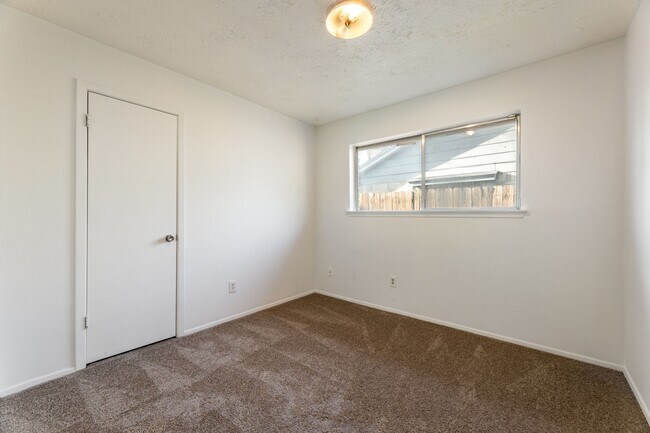 Building Photo - 15235 Heron Park Dr