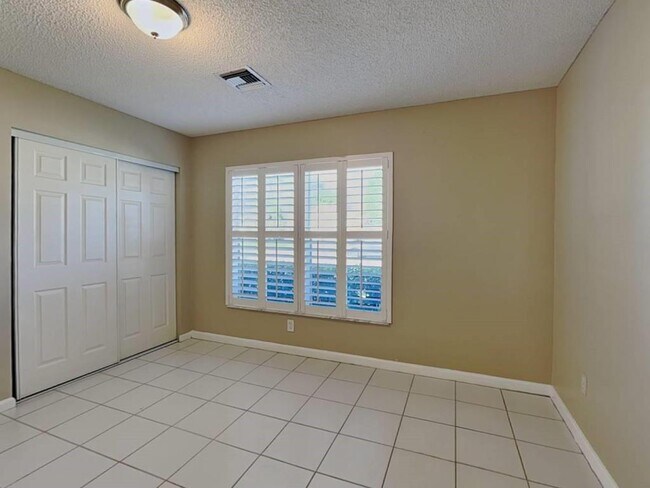 Building Photo - 13048 Meadowbreeze Dr