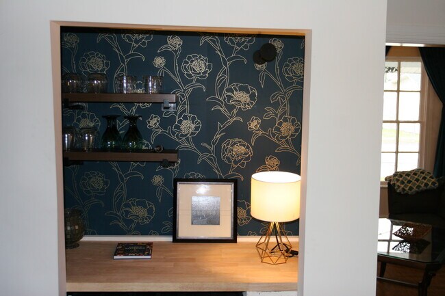 Building Photo - 705 Stevens Ave NE