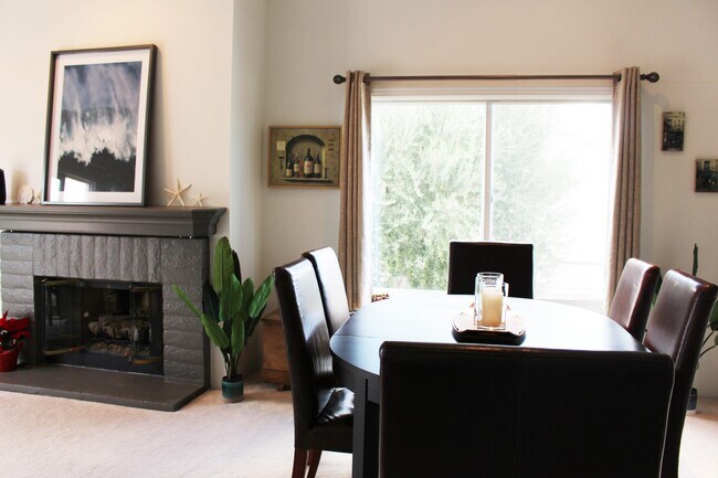 Building Photo - 660 Vista Lago Cir N