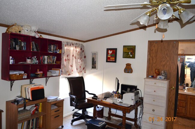 Building Photo - 805 S Weatherford St