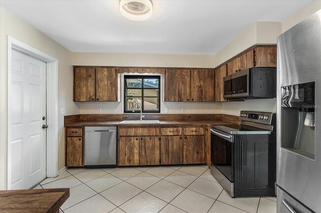 Building Photo - 6513 Stockbridge Ave