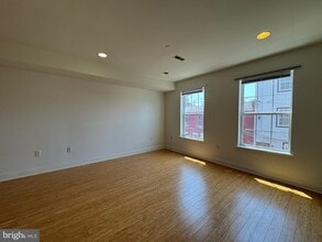 Building Photo - 1131 W Nevada St