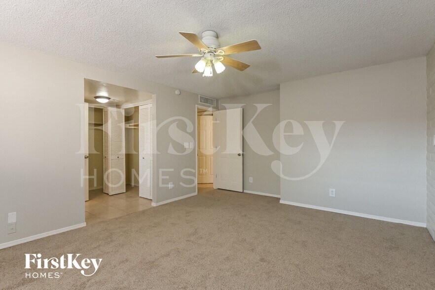 Building Photo - 680 N Mann Ave