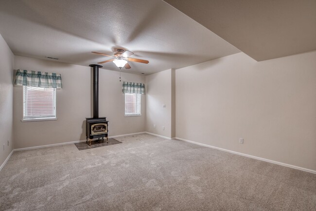 Building Photo - Spacious townhome in desirable Northgate c...