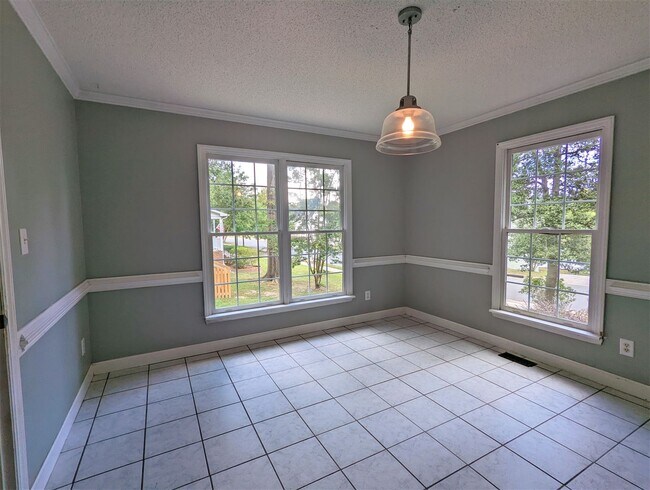 Building Photo - 4320 Willow Lake Rd