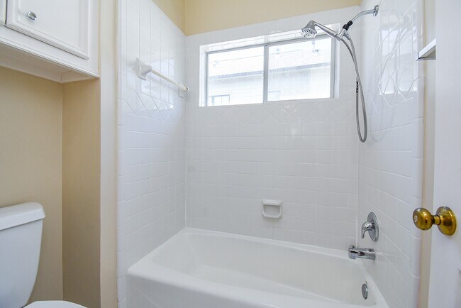 Building Photo - 4813 Holly St