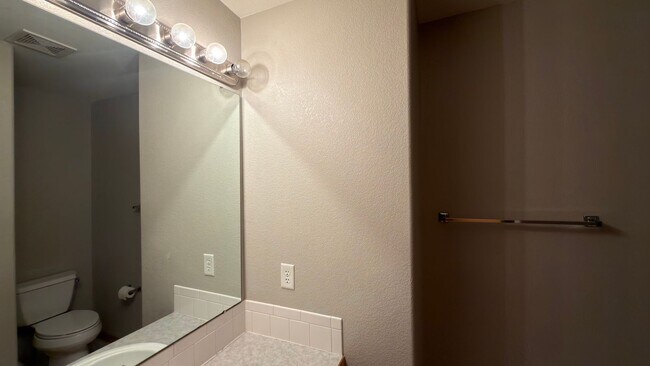 Building Photo - Great Townhome in Fort Collins