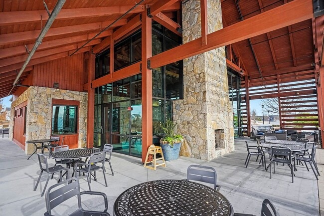 Building Photo - 3BR Like-New End-Unit Townhome – Wendell Falls