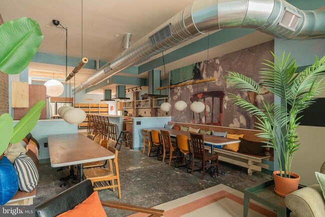 Building Photo - 711 G St SE