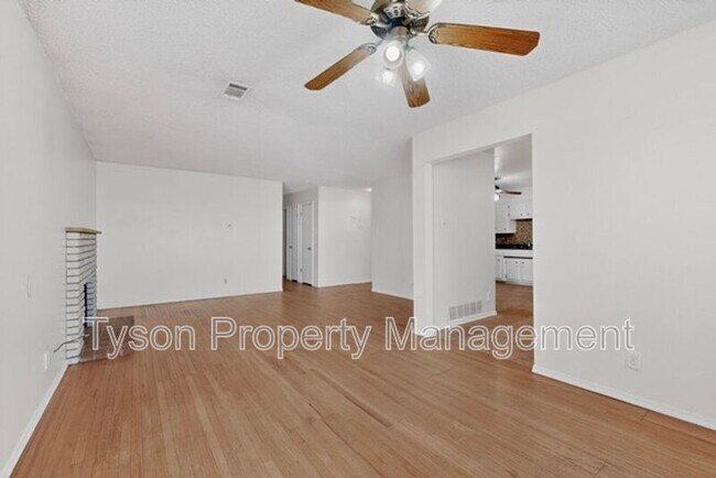Building Photo - 9509 Dona Marguerita Ave NE