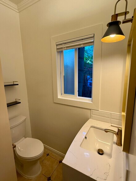 Building Photo - 840 Huntley Dr