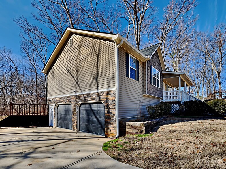Building Photo - 122 Country Farms Way