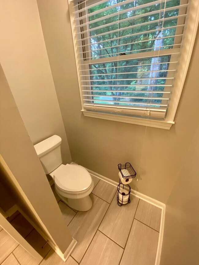 Building Photo - Charming 3-Bedroom Home in Prime Auburn Lo...