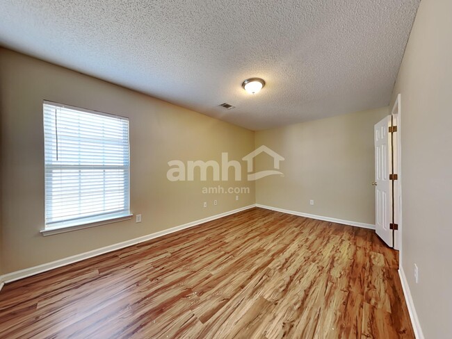 Building Photo - 325 Bradley Bend Dr