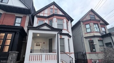 Building Photo - 549 Palisade Ave