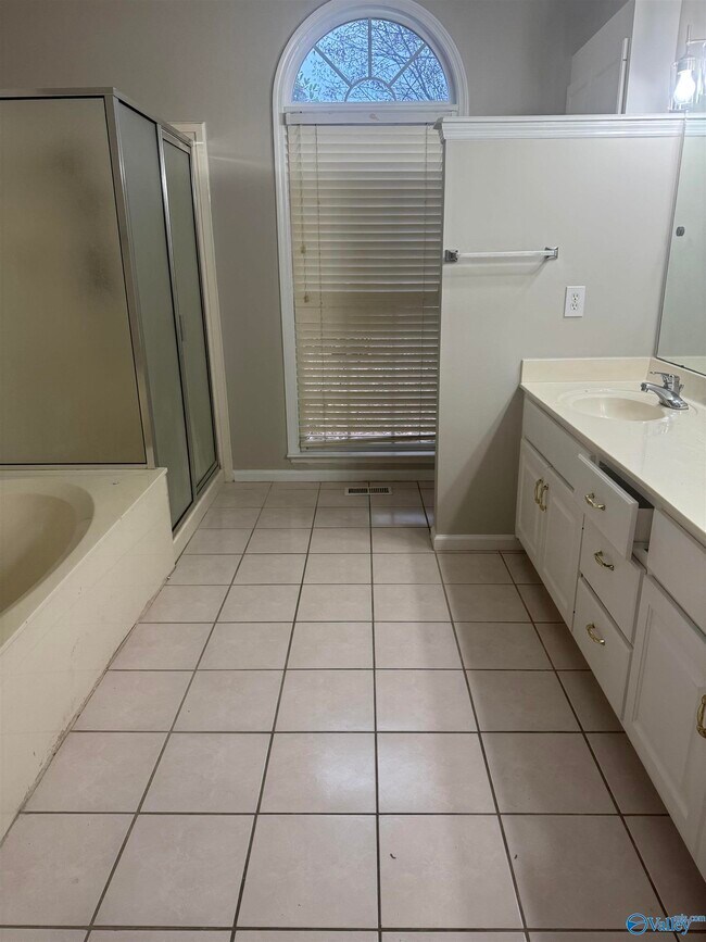 Building Photo - 113 Montrose Dr