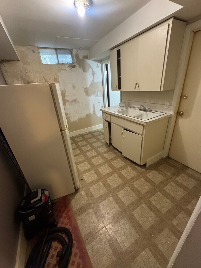 Building Photo - 136 N 31st Ave