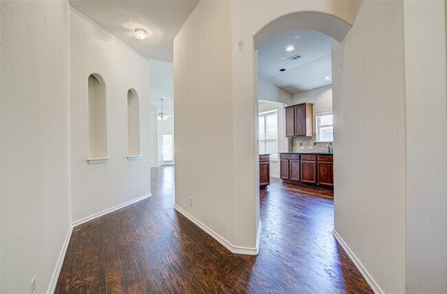 Building Photo - 1610 Greenside Dr