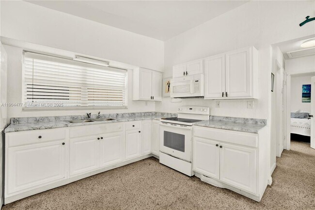 Building Photo - 1236 NE 109th St