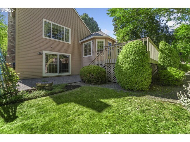 Building Photo - 3-Bedroom Home with Granite Kitchen, Family Room & Private Deck